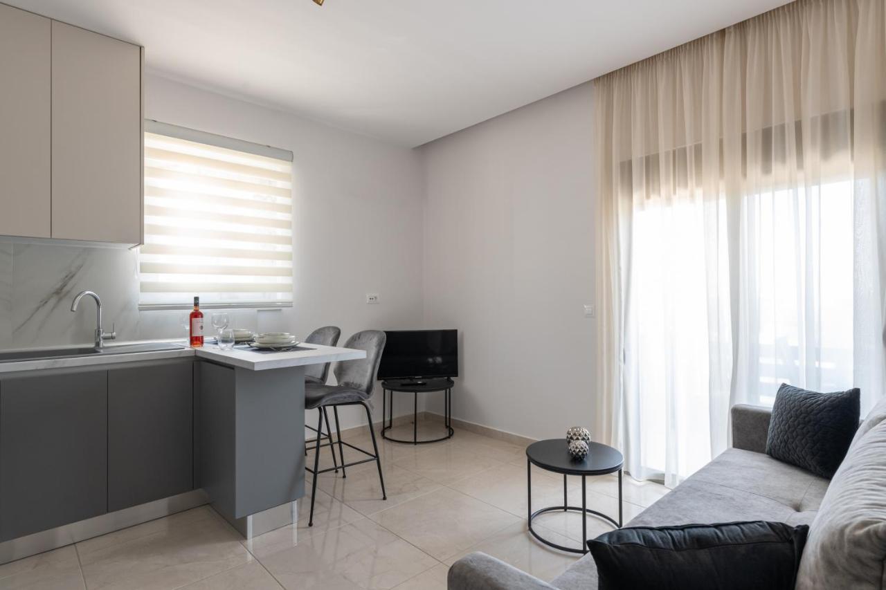 Amarylis Suites *